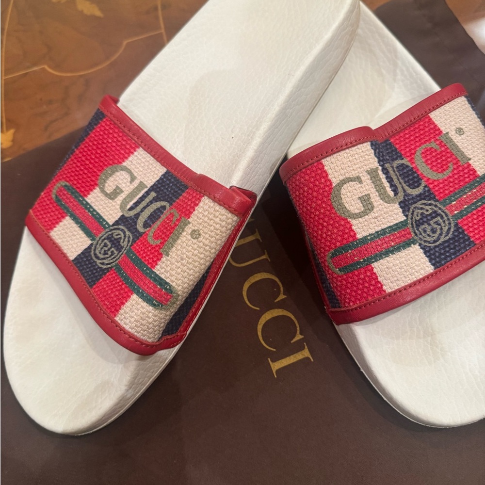 Gucci mens or women’s Red and White Striped Slides sandals Sz 10.5 - Picture 3 of 16